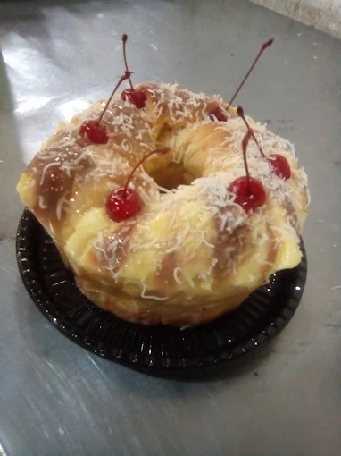 Rosca confeitada e bolos artesanais